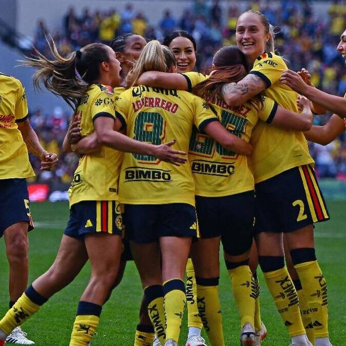 Jugadoras del América celebran uno de los goles ante Tigres. FOTO: Mexsport
