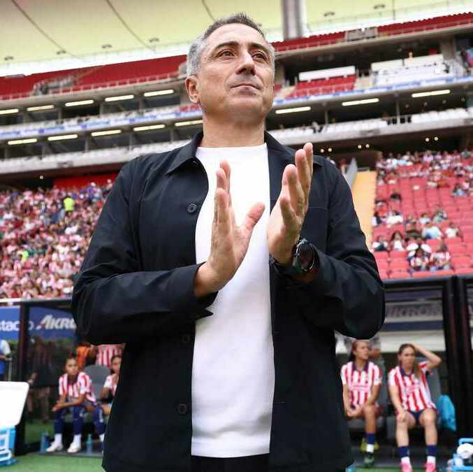 'No me dirigí con respeto': DT de Chivas Femenil se disculpa con reportera tras agresiva respuesta