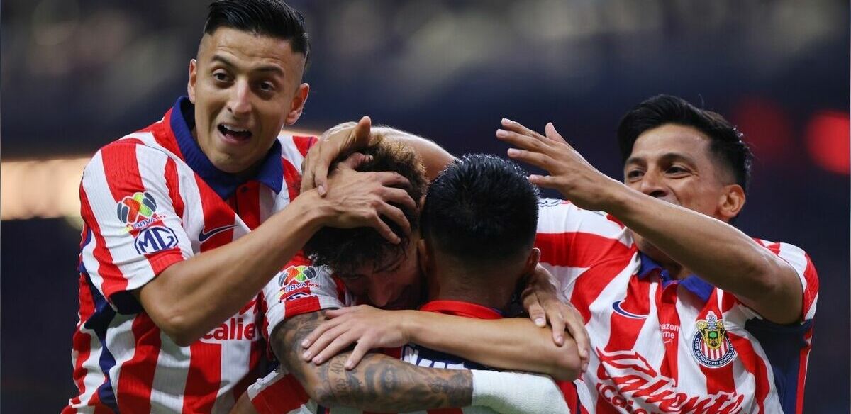 Las Chivas golearon a Pumas en el Akron (Fotografía: Imago 7)