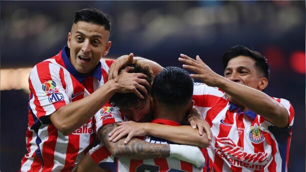 Las Chivas golearon a Pumas en el Akron (Fotografía: Imago 7)