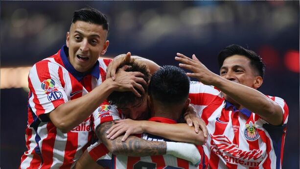 Las Chivas golearon a Pumas en el Akron (Fotografía: Imago 7)