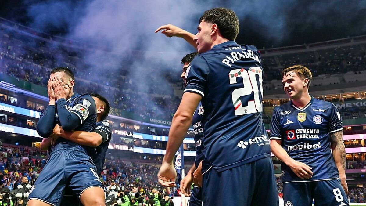 Los futbolistas de Cruz Azul no han podido viajar a Miami (Fotografía: Imago 7)