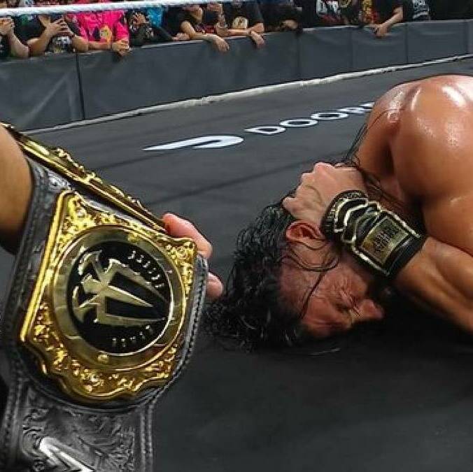 Roman Reings retiene su título de WWE / Captura