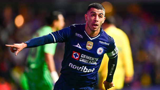 Erik Lira, feliz de seguir ligado a Cruz Azul. (Foto: Mexsport)