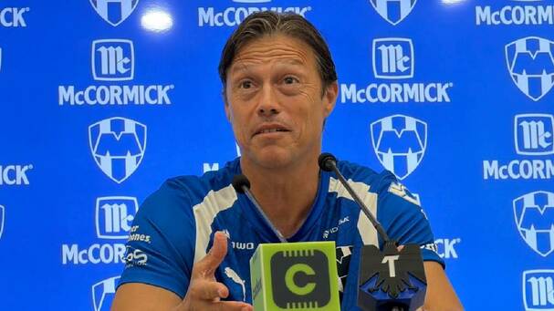 Matías Almeyda habla durante una conferencia de prensa previa al Clásico Regio. FOTO: Felipe Galindo