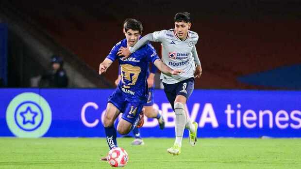 Pumas y Cruz Azul se enfrentan por la copa (Imago7)