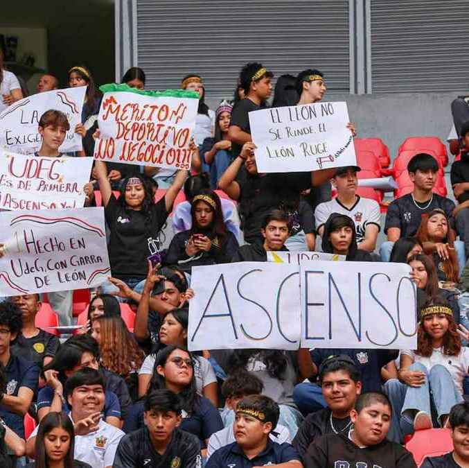 Aficionados en Leones Negros protestan por el regreso del ascenso (Leones Negros)