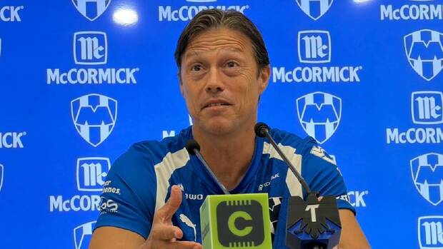 Matías Almeyda habla durante una conferencia de prensa previa al Clásico Regio. FOTO: Felipe Galindo