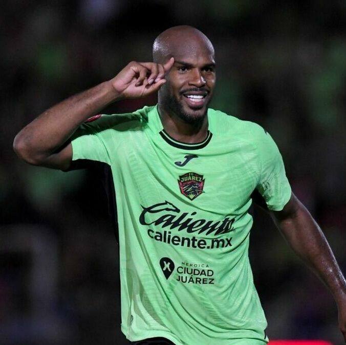 Oscar Estupiñán le dio su primera victoria a los Bravos con un doblete ante Tigres (Fotografía: Mexsport)
