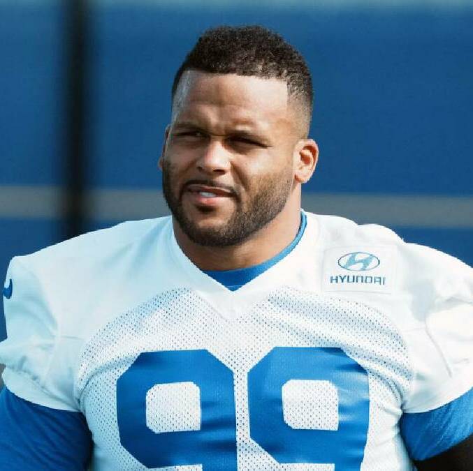 Aaron Donald durante una práctica de los Rams. FOTO: Reuters