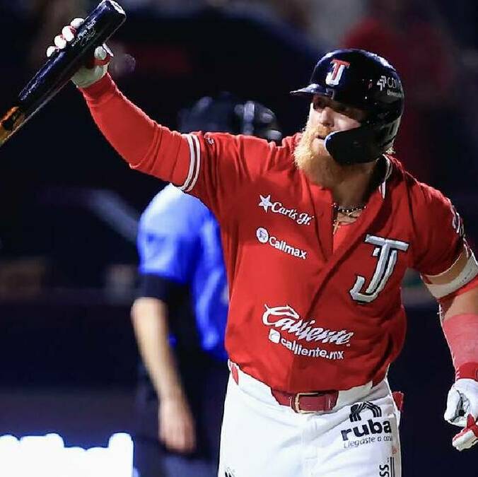 Justin Turner celebra un cuadrangular con los Toros de Tijuana. FOTO: @redturn2