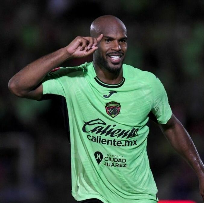 Oscar Estupiñán le dio su primera victoria a los Bravos con un doblete ante Tigres (Fotografía: Mexsport)
