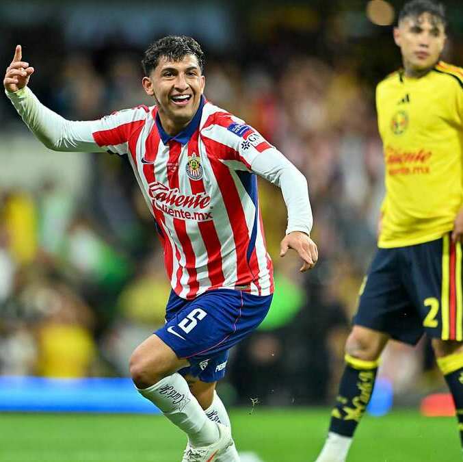 Bryan González adelantó a Chivas (Imago7)