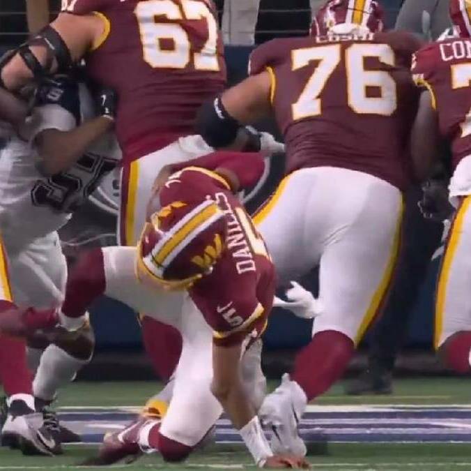 Jaylen Daniels sufre lesión en partido ante Cowboys / Captura