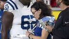 Carlie Irsay-Gordon durante un partido de Colts. (Foto: captura de pantalla de video de SNF)