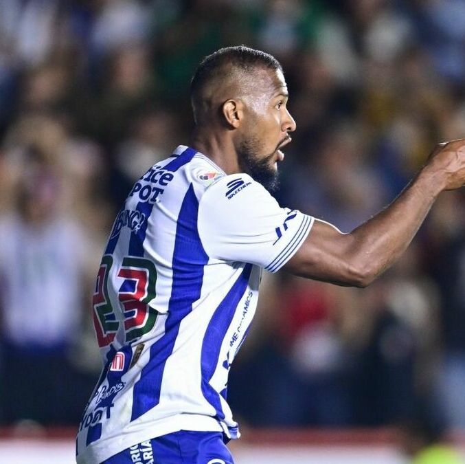 Salomón Rondón continúa liderando la tabla de goleo del Apertura 2026 (Fotografía: Mexsport)