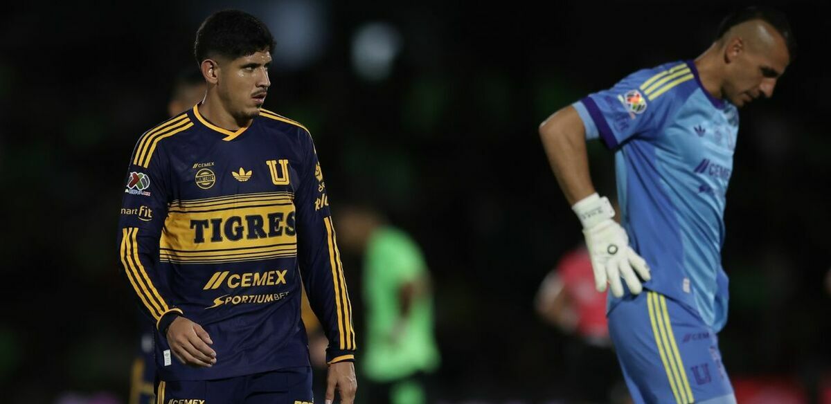 Tigres perdió con Juárez y en la imagen aparece Alan Franco y Nahuel Guzmán lamentándose. (Foto: Mexsport)