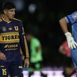 Tigres perdió con Juárez y en la imagen aparece Alan Franco y Nahuel Guzmán lamentándose. (Foto: Mexsport)