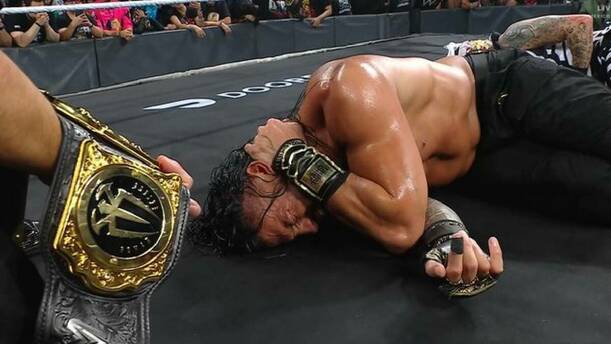 Roman Reings retiene su título de WWE / Captura