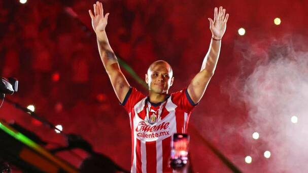 Chicharito regresó como un auténtico héroe a Chivas (Imago7)