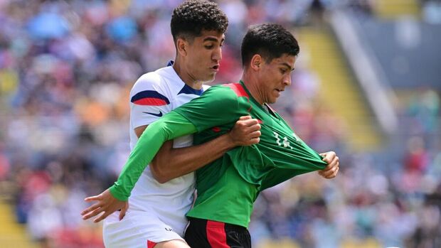 Nico Carrera jugando con Estados Unidos ante México. (Foto: Mexsport)