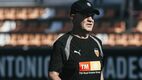 Aguirre ya estuvo con sus jugadores del Valencia. (Foto: Valencia)