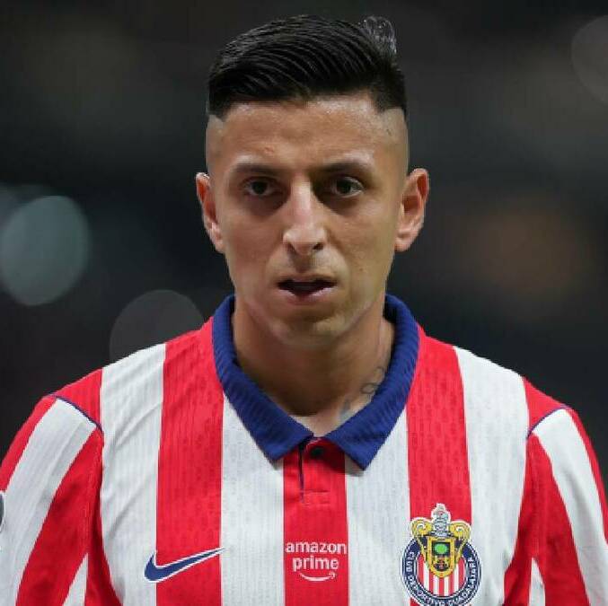 Roberto Alvarado durante un partido con las Chivas. FOTO: imago7