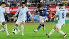 Takefusa Kubo, de japón, dispara en el duelo amistoso entre la selección nipona y Uruguay. FOTO: EFE