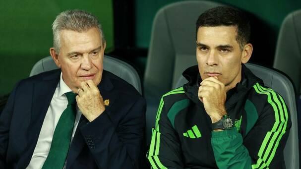 Javier Aguirre y Rafael Márquez durante un partido de la Selección Mexicana. FOTO: Mexsport