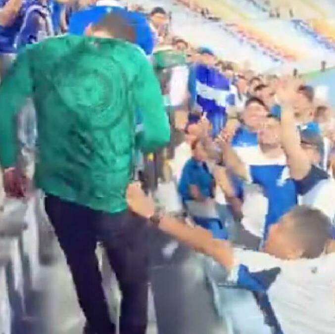 Aficionado con playera de México fue agredido / Captura de pantalla