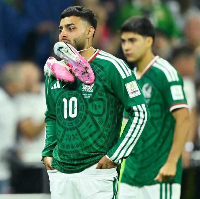 Alexis Vega en Selección Mexicana (Imago7)