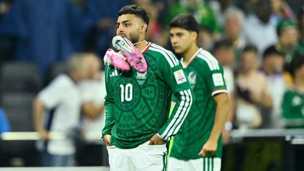 Alexis Vega en Selección Mexicana (Imago7)