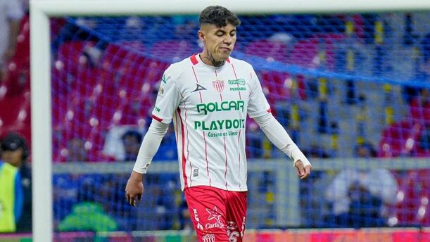 Emilio Lara fue expulsado a segundos de haber ingresado (Fotografía: Imago 7)