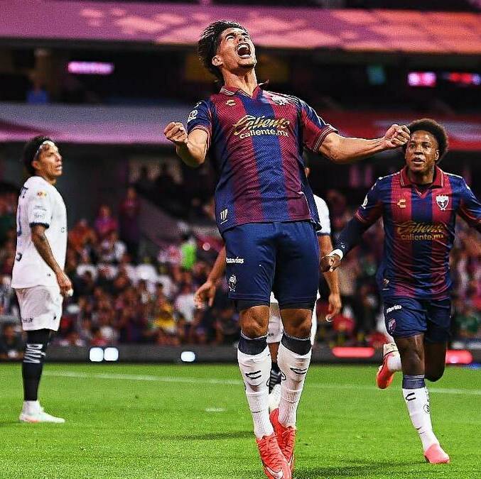 Luis Puente celebra su anotación en el duelo ante Rayados. FOTO: Mexsport