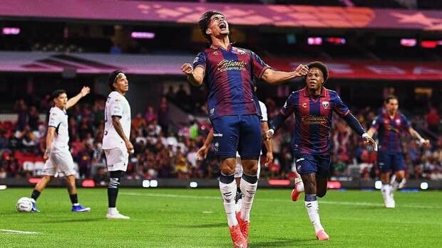 Luis Puente celebra su anotación en el duelo ante Rayados. FOTO: Mexsport