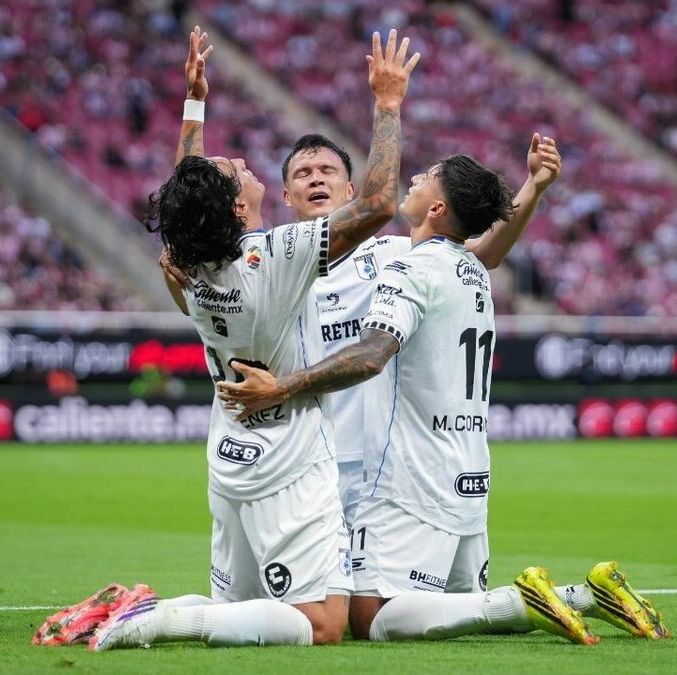 Querétaro sorprendió a las Chivas en su casa y se llevó los tres puntos (Fotografía: Imago 7)