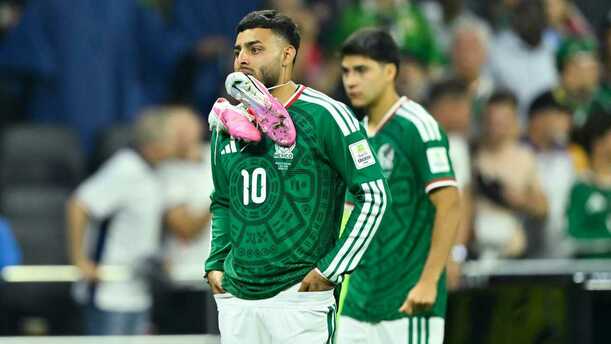 Alexis Vega en Selección Mexicana (Imago7)