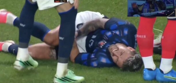 El volante del Flamengo resbaló en el mediocampo / Captura