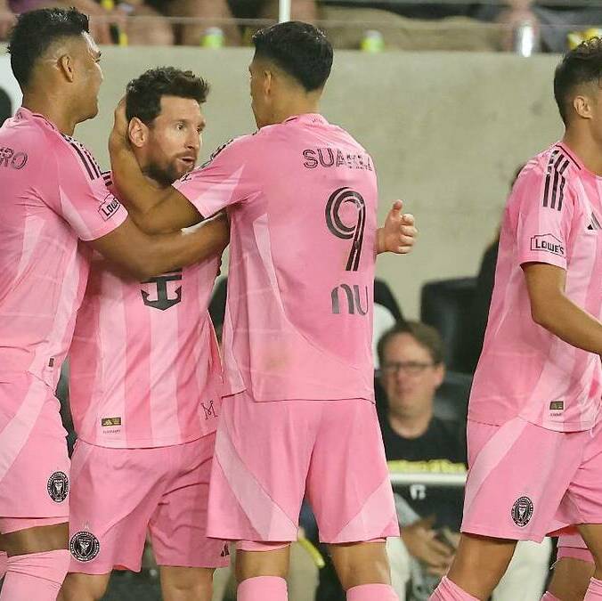 Lionel Messi celebra el golazo que marco frente al Columbus Crew. FOTO: Reuters