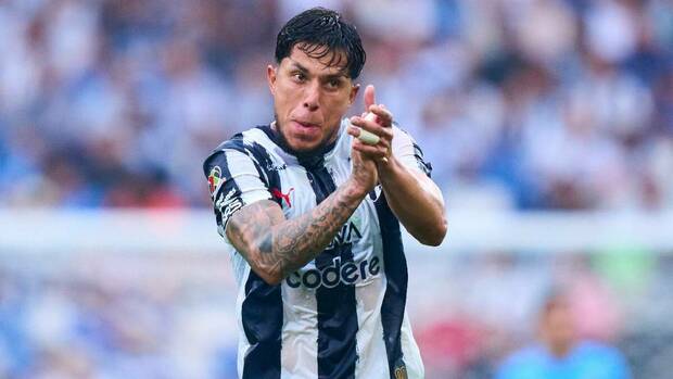 Carlos Salcedo podría renovar contrato con Rayados / Mexsport