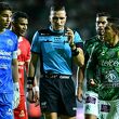 El VAR llama a los árbitros. (Foto: Mexsport)