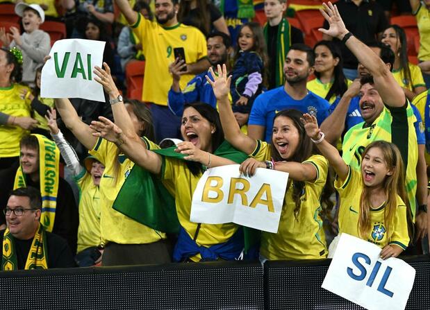 La afición apoyando a Brasil. (Foto: EFE)