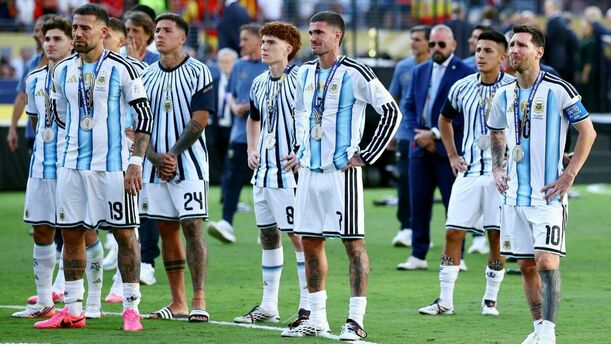 Nicolás Otamendi, Rodrigo de Paul y Lionel Messi (Reuters)