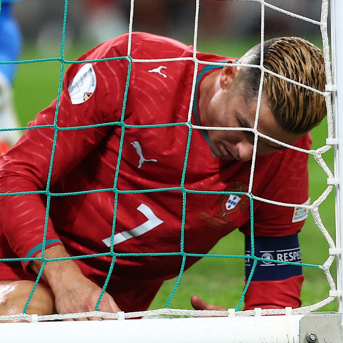 Cristiano Ronaldo sería supendido por abandonar a su selección. (Foto: Reuters)