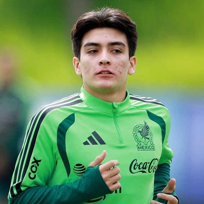 Gilberto Mora podría perderse el juego entre México y Estados Unidos (Reuters)