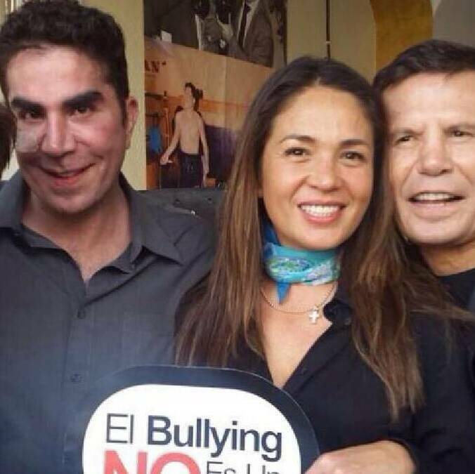 Julio César Chávez compartió esta imagen junto a Jorge Kahwagi, Miguel Herrera y Yolanda Andrade. FOTO: @jcchavez115