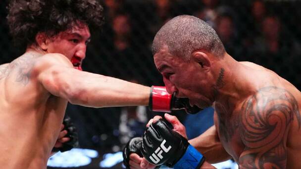 Raúl Rosas Jr. logró un impresionante triunfo sobre el brasileño Raoni Barcelos. FOTO: @UFC