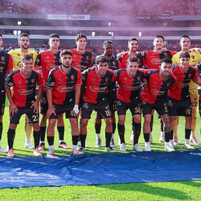 Jugadores del Atlas posan para la foto previo a un partido del torneo Apertura 2026. FOTO: Imago7