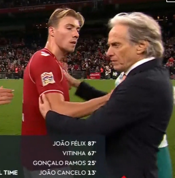 Rasmus Hojlund y Jorge Jesús (Captura de pantalla Sky Sports)