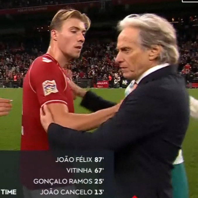 Rasmus Hojlund y Jorge Jesús (Captura de pantalla Sky Sports)